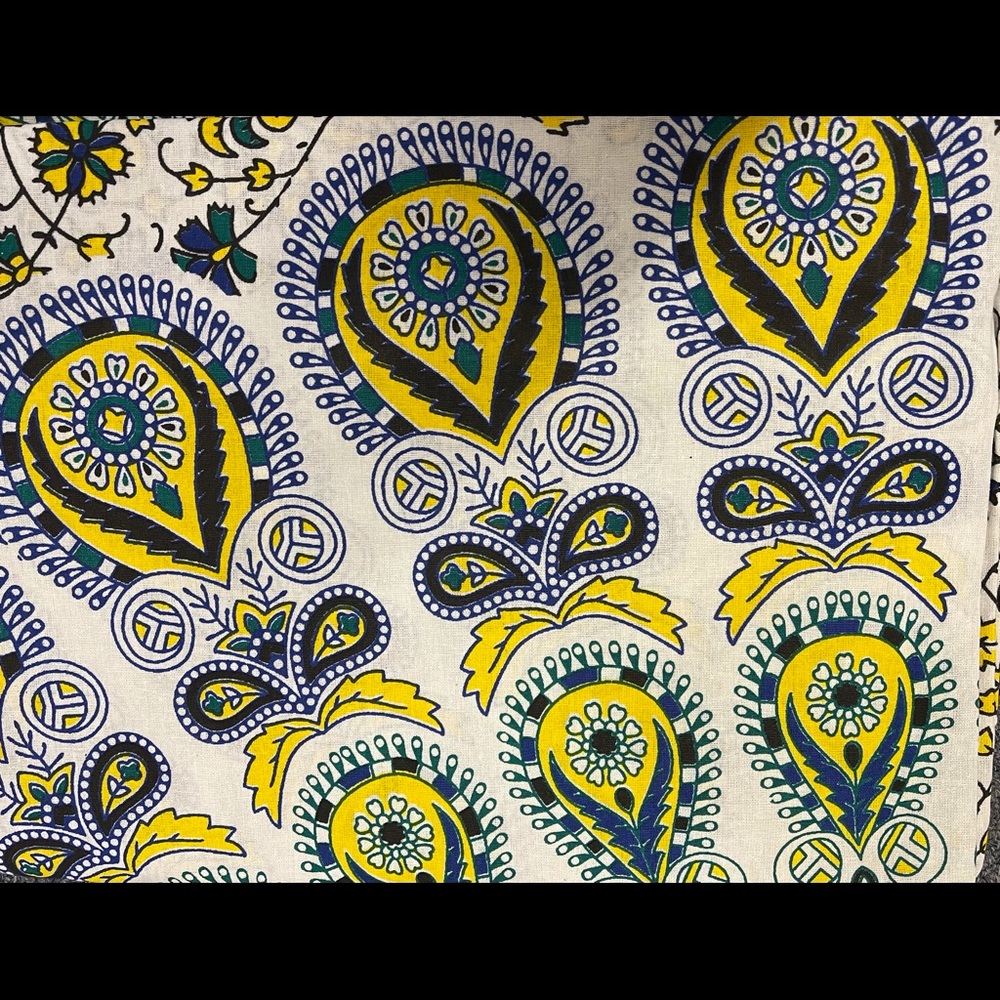 FLORAL MANDALA Tapestry. CL/GR04